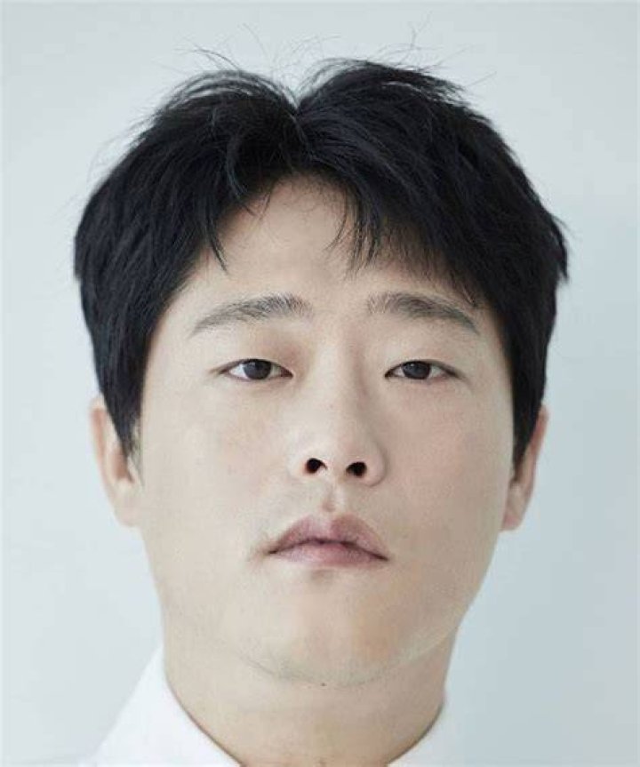 Im Sung-jae Wife: Is He Married? Net Worth, Age, Height, Parents, Nationality Know Everything About Im Sung-jae 3 Im Sung-Jae Nationality